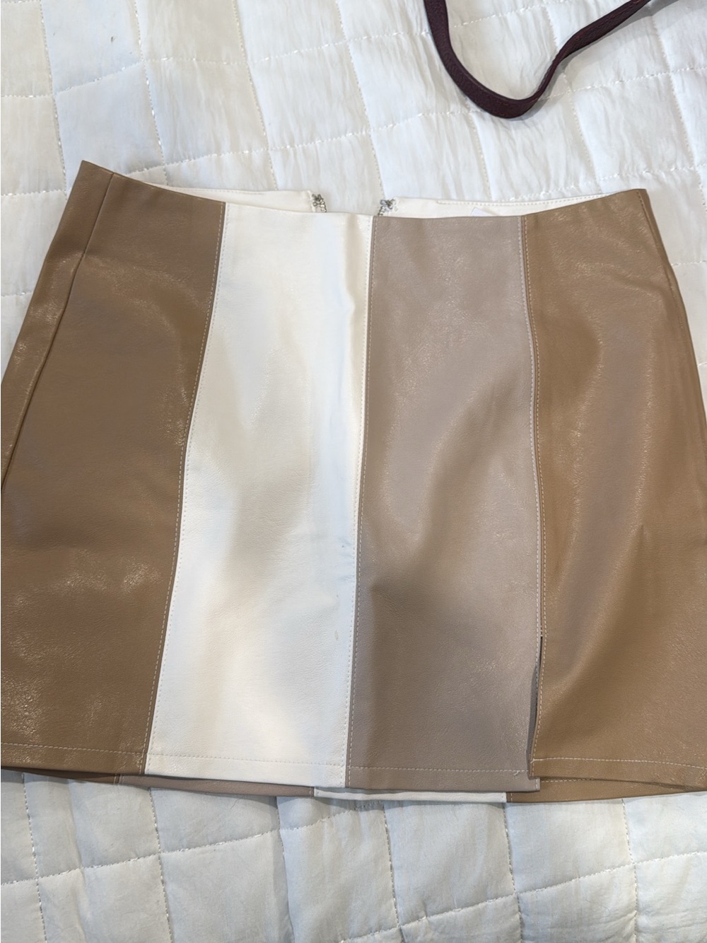 Colorblock Faux Leather Mini Skirt - Beige & White